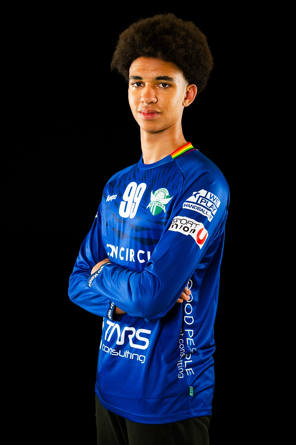 Handball West Wien player in blue jersey sponsored by TARS Consulting