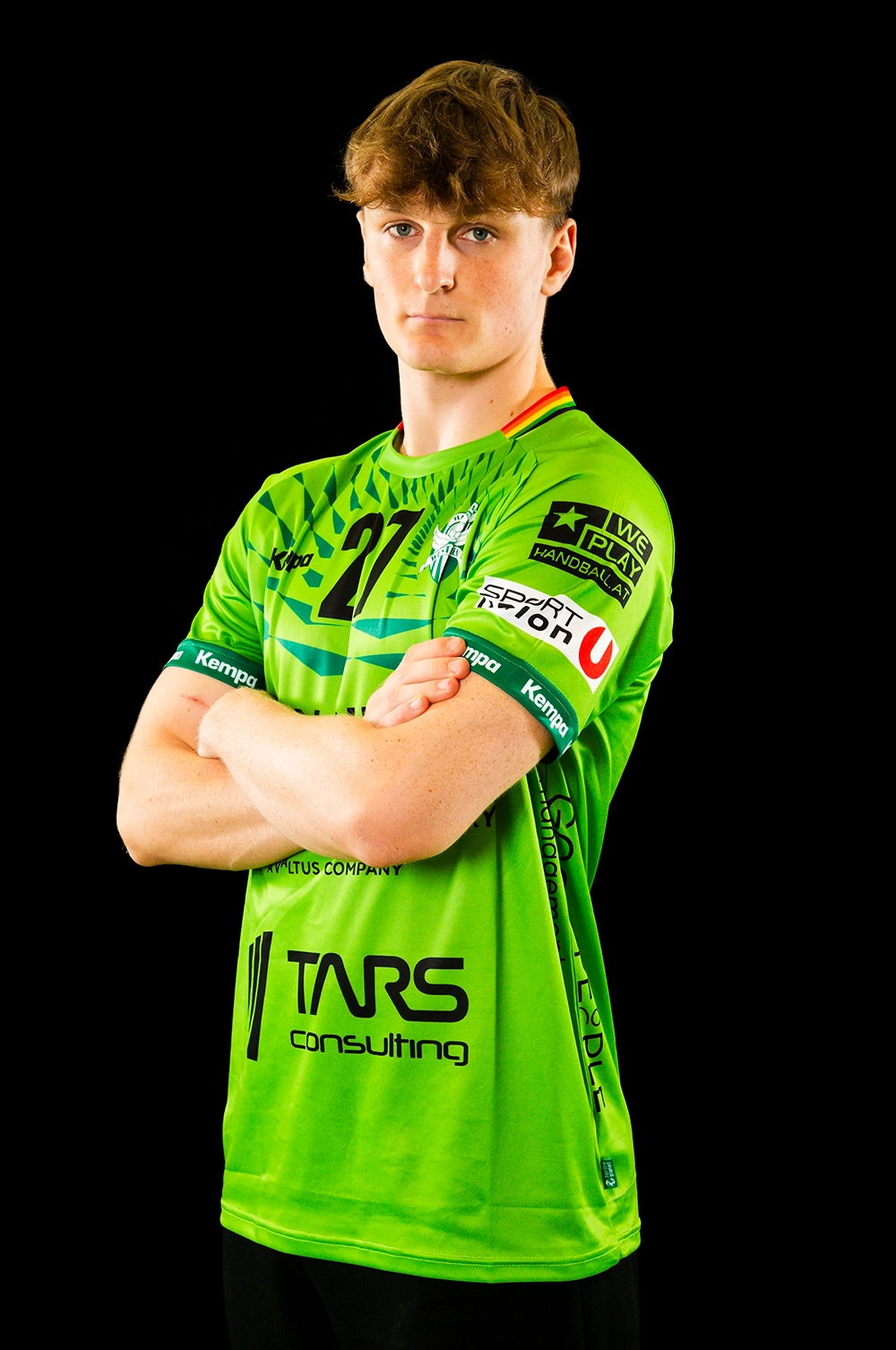 Handball West Wien player in green jersey sponsored by TARS Consulting